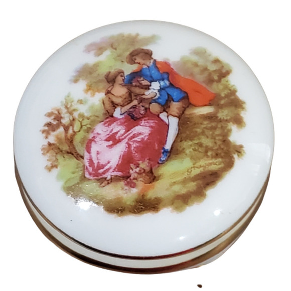 Signed Vintage Limoges France Courting Couple Porcelain 3 Legs Trinket Box - Picture 1 of 6